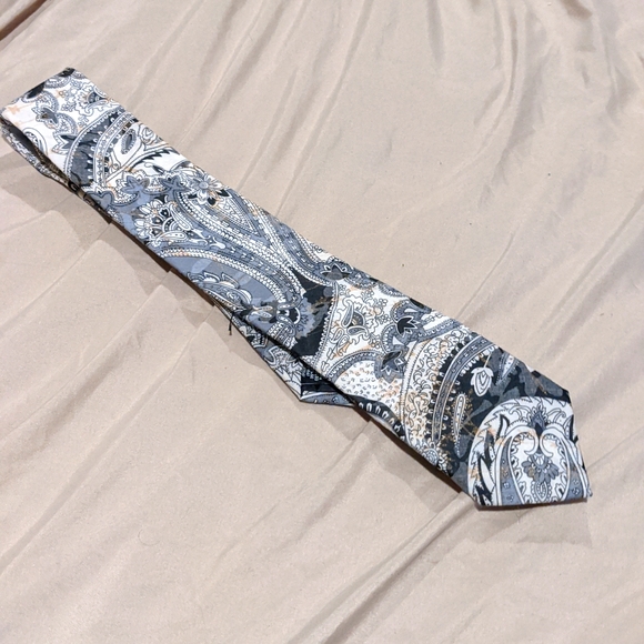 Perry Ellis Other - Grey, white, and black Perry Ellis Portfolio tie
